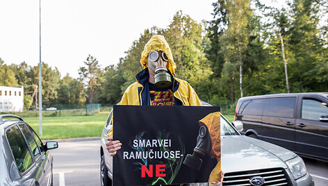Dėl sklindančio kvapo Ramučių gyventojai susirinko į protestą