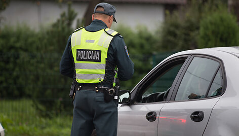 Policijos reidas Kaune: neblaivūs vairuotojai ir are&scaron;tuota ma&scaron;ina