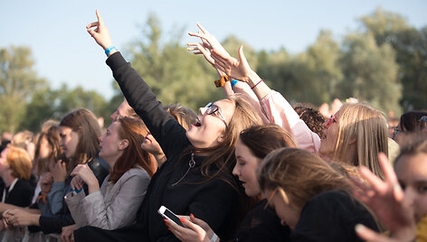 Edo Sheerano koncerte publiką ap&scaron;ildė grupė James Bay