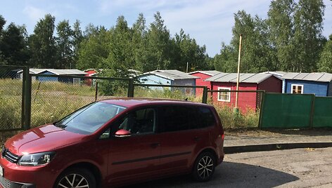 Nidos centre pastatyti nelegalūs nameliai