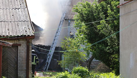 Gaisras S.Dariaus ir S.Girėno gatvėje