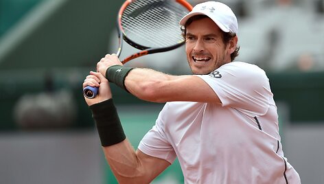 Andy Murray prie&scaron; Johną Isnerį