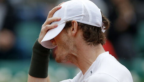 Andy Murray prie&scaron; Johną Isnerį