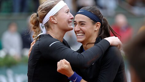 Caroline Garcia ir Kristina Mladenovič prie&scaron; Ekateriną Makarovą ir Eleną Vesniną