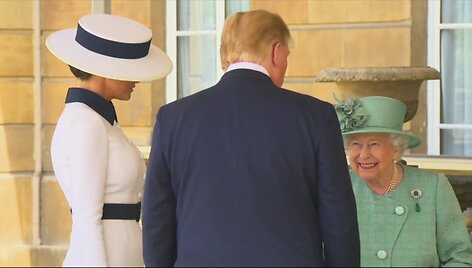 dtrumpas-viesi-didziojoje-britanijoje-kur-susitiko-su-karaliene-elizabeth-ii