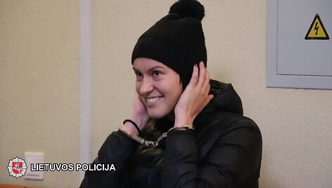 priciupta-sukciu-seimynele-nesigaili-ir-demonstruoja-sypsenas
