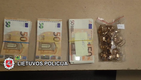 policijos-pareigunai-isnarse-83-lombardus