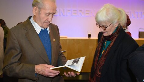 Knygos &bdquo;Varėnos kra&scaron;to dienora&scaron;čiai&ldquo; pristatymas Vilniaus knygų mugėje
