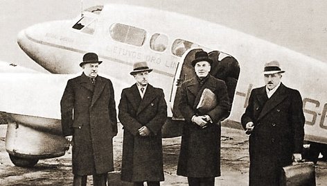 Lietuvos delegacija prieš išvykimą pasirašyti sutarties į Maskvą, 1939 m. spalio 7 d. Trečias iš kairės – Juozas Urbšys.