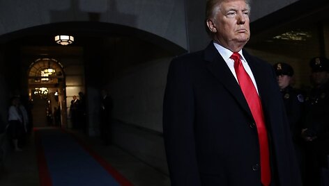 prisaikdinamas-45-asis-jav-prezidentas-donaldas-trumpas-5882459097aef