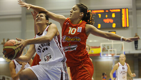 Krastina Ieva (kairėje)