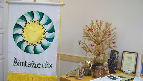 Tautinių &scaron;okių kolektyvas &bdquo;&Scaron;imtažiedis&ldquo;