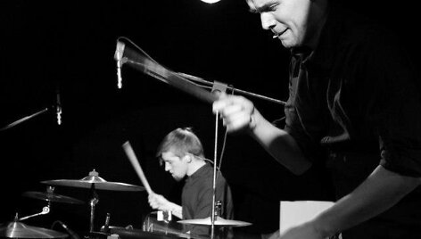 &bdquo;The Perfect Pill&rdquo; pristatė albumą &bdquo;The Wake and The Wolf&ldquo;