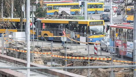 Įrengiant naujas vie&scaron;ojo transporto juostas platinamos Vilniaus gatvės
