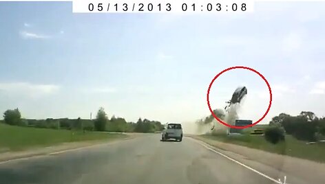 Vairuotojo žūtimi pasibaigęs &bdquo;Opel Zafira&ldquo; skrydis 