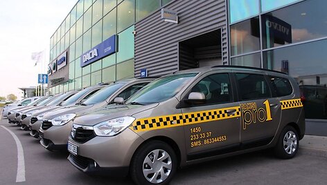 &bdquo;Dacia Lodgy&ldquo; taksi automobiliai 
