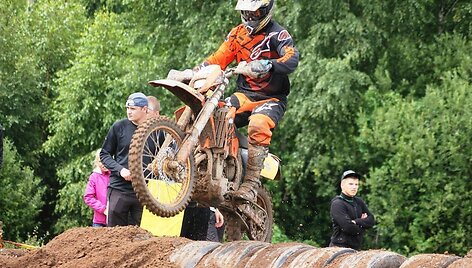 &bdquo;Enduro&ldquo; kroso varžybos Raguvėlėje