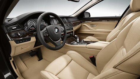 BMW 5 serijos sedano interjeras 