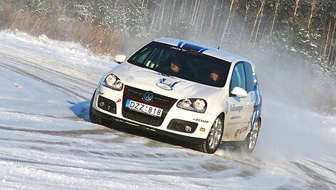 Greituminis slalomas Kazlų Rūdos aerodrome