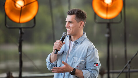 Justinas Jankevičius ir Vaidotas Grincevičius pokalbių laidoje "Nesiaukite Live" Kaune. Gintauto Bitvinsko nuotr.
