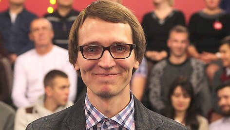 Lietuvių kalbos mokytojas Tomas Dirgėla i&scaron; Vilniaus žaisdamas prie seifų laimėjo 10 000 Lt.