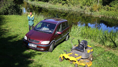 Automobilis vandenyje