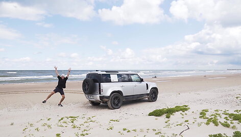 edgaro-martinelio-kelione-su-land-rover-defender-po-baltijos-salis