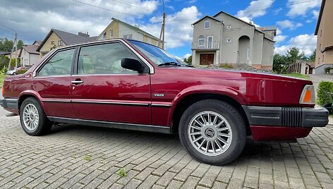 Istorinių automobilių ralio dalyviai