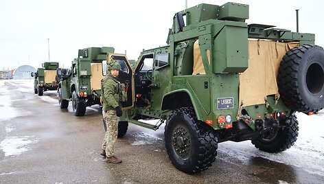 JLTV karinis automobilis