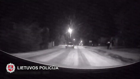 siauliu-rajone-vairuotojas-nestojo-pareigunams