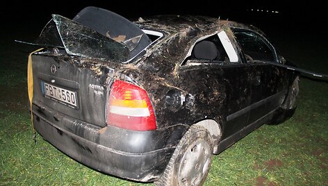 Panevėžio rajone apsivertė &bdquo;Opel Astra&ldquo;