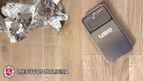 Klaipėdos teisėsaugininkai su įkalčiais sulaikė jaunuolį įtariamą platinusį narkotines medžiagas