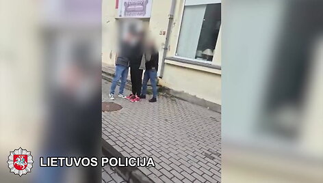 uostamiescio-teisesauga-sulaike-asmenis-pas-kuriuos-rasta-galimai-narkotiniu-medziagu