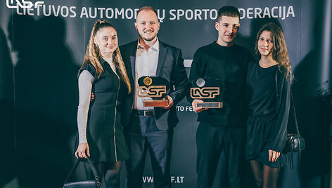 Ovidijus Va&scaron;takas ir Matas Žalandauskas atsiėmė 2025 metų sezono trofėjus