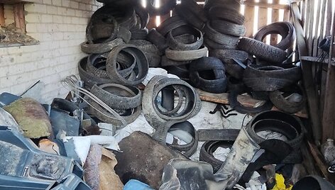 Automobilių dalys ir atliekos