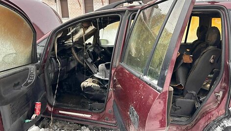 Jonavoje užsidegė automobilis