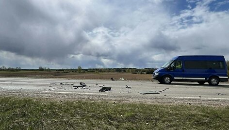 &bdquo;Toyota&ldquo; ir sunkvežimio avarija Varėnos rajone