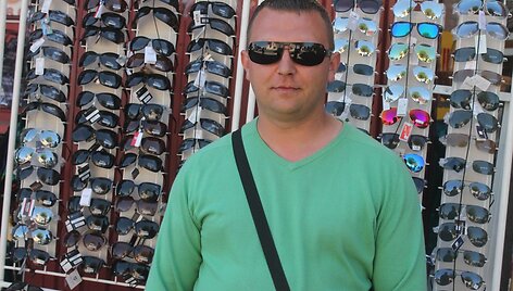 Saulės akinių pardavėjas Raimondas Kazlauskas