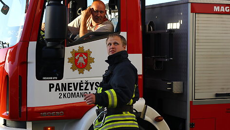 Ugniagesių pratybos daugiaauk&scaron;čiame pastate
