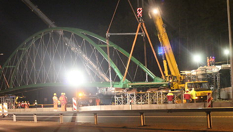 Viaduko užkėlimo darbai