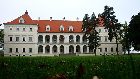 Biržų rajono savivaldybės Jurgio Bielinio viešoji biblioteka įsikūrusi Biržų pilyje