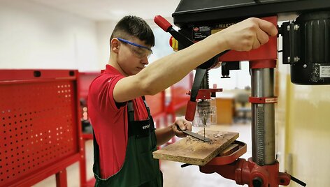 Kupiškio technologijos ir verslo mokyklos auklėtinis praktikoje