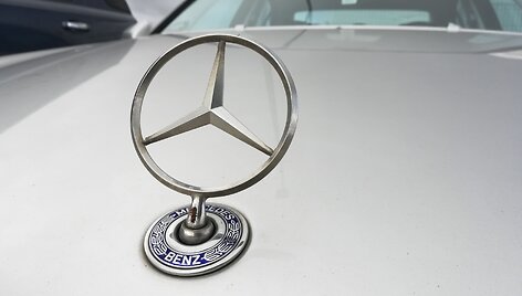 Automobilių prekybos aik&scaron;telė &Scaron;iauliuose