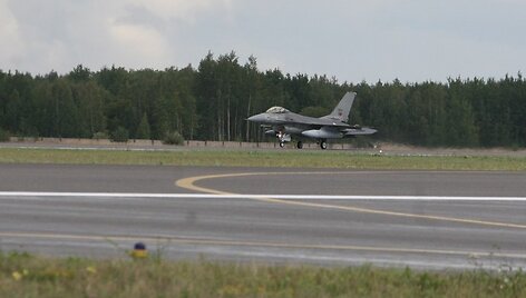 NATO bazėje nusileido &scaron;e&scaron;i Portugalijos naikintuvai F-16