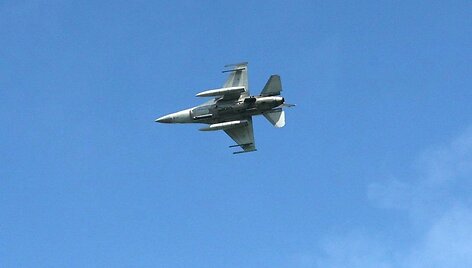 NATO bazėje nusileido &scaron;e&scaron;i Portugalijos naikintuvai F-16