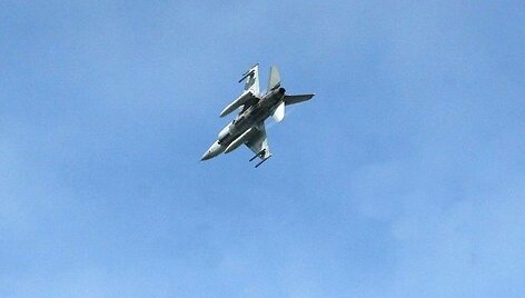 NATO bazėje nusileido &scaron;e&scaron;i Portugalijos naikintuvai F-16