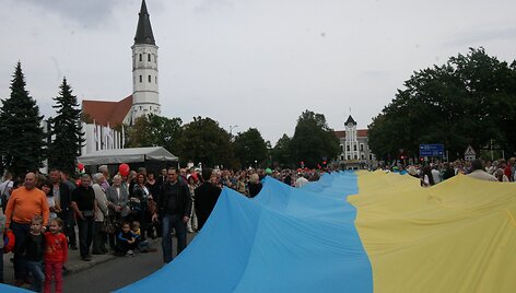 &Scaron;iaulių gimtadienyje &ndash; 200 metrų Ukrainos vėliava ir  ugnimi alsuojantis drakonas