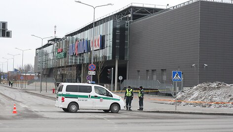 Dėl sprogimų grėsmės policija užtvėrė gatves prie &Scaron;iaulių &bdquo;Aukropolio&ldquo; ir &bdquo;Bruklino&ldquo;