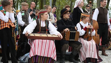 Kurtuvėnuose įvyko respublikinis tradicinių &scaron;okių festivalis &bdquo;Patrepsynė&ldquo;
