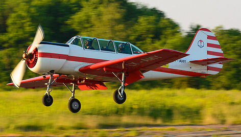 Yakovlev Yak-52, Kauno Aeroklubas, Vytautas Martūzas, Lithuanian planespotters